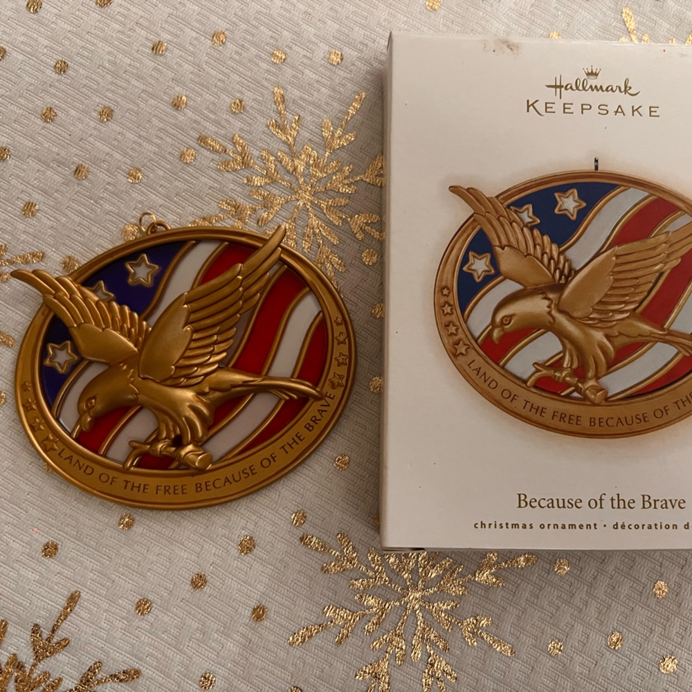 Hallmark Ornament ~ Because Of The Brave (2009) collector item - Picture 5 of 5